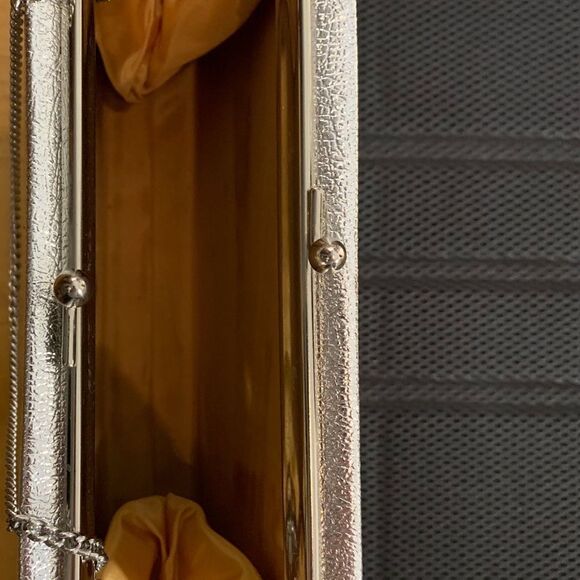 Vintage Silver Metallic Clutch Purse With Chain Sparkly Bling Evening Cocktails - Picture 11 of 11